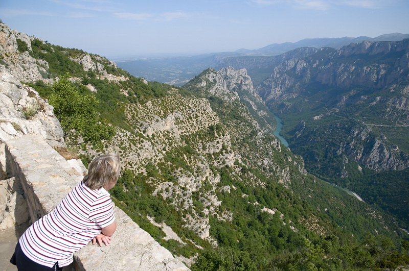Provence 2014 +20140613_1049 als Smart-Objekt-1 Kopie.jpg - Hier sieht man wie sich der Canyon durch die Berge schlängelt